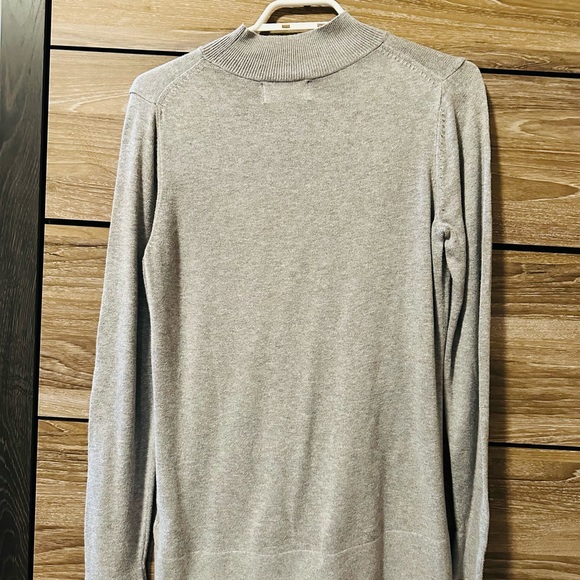 Old Navy lightweight sweater top - Picture 6 of 6